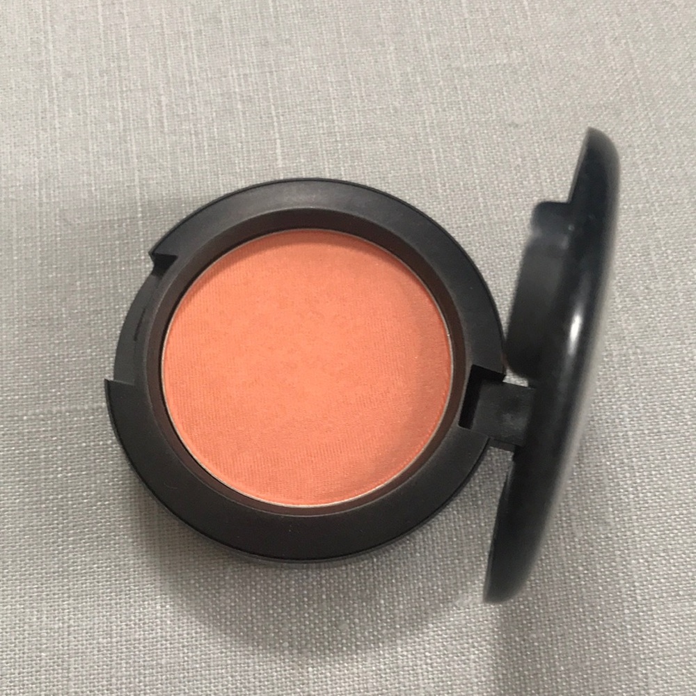 MAC Satin blush „Modern Mandarin“